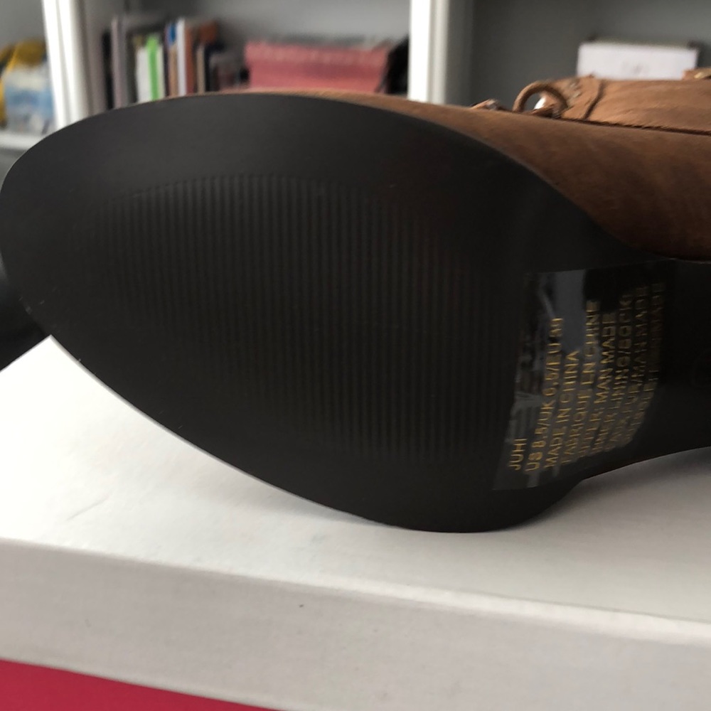Boots 👢 - Picture 3 of 4